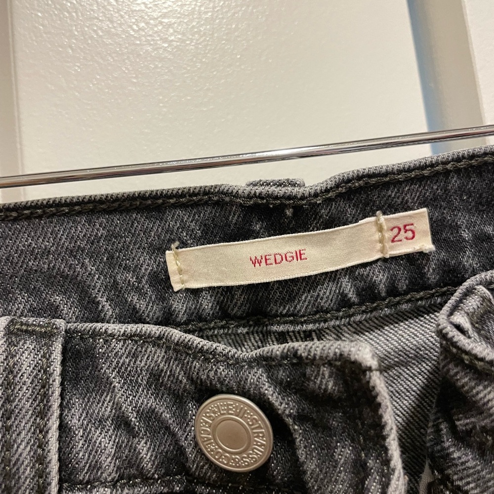 Levi’s Wedgie Black Women's Jeans - Picture 4 of 8